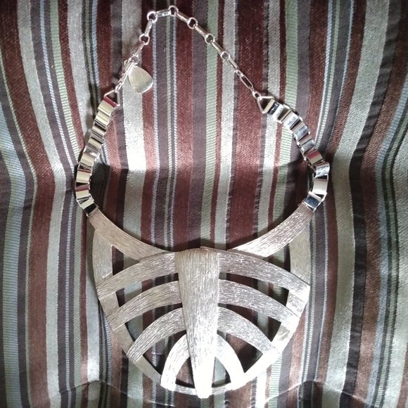 ❤️Vintage VENDOME Huge Textured Silver Runway Bib Modern Scarab Necklace Signed - Picture 1 of 5
